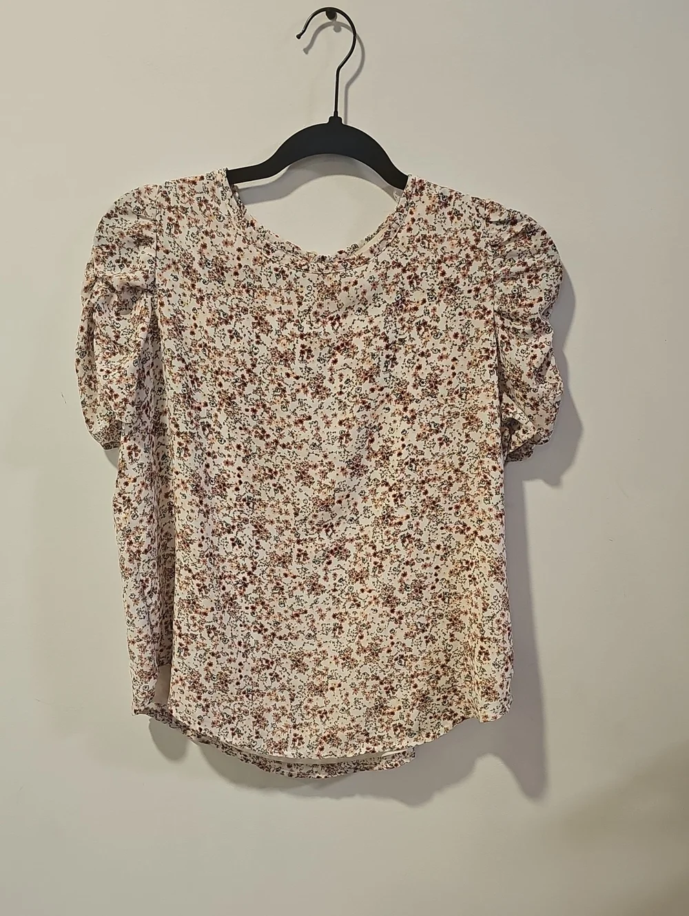 LOFT Cream Floral Puff Sleeve Blouse